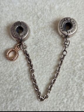 Pandora 🌟 Two-Tone Safety Chain/Charm In Silver And Rose Gold VGUC